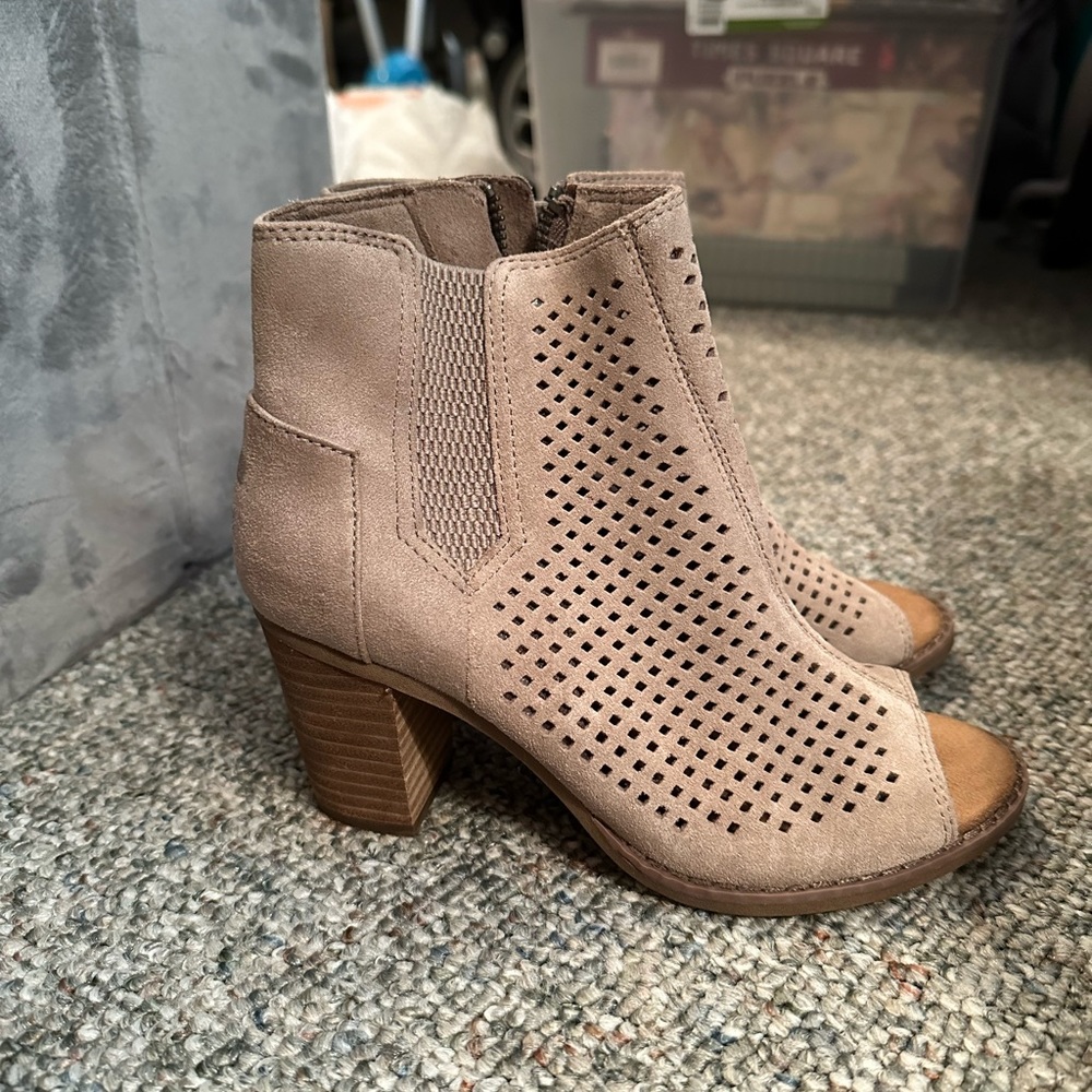 Tom’s peep toe heeled booties